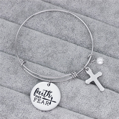 Pendientes de plata fe sobre miedo | Ropa de fe | Accesorios cristianos para mujer